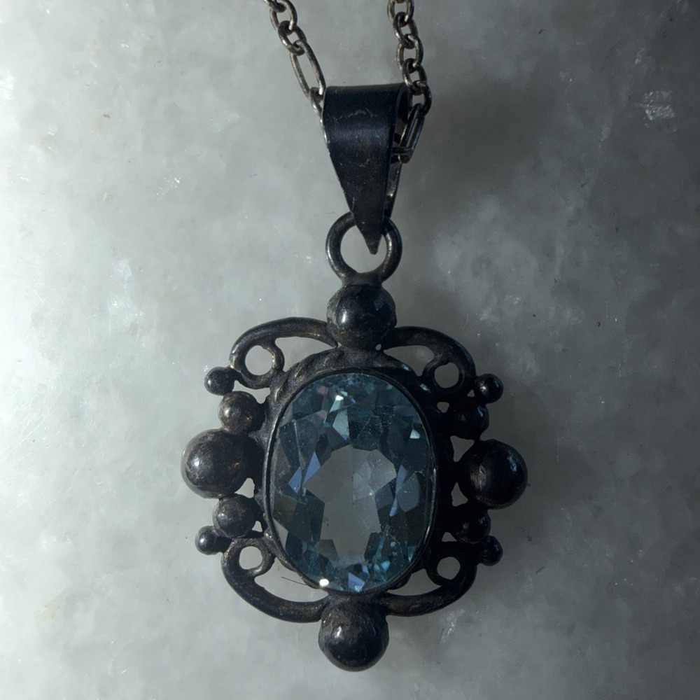 925 Silver Blue‎ Topaz Filigree Oval Pendant And 18in Chain
